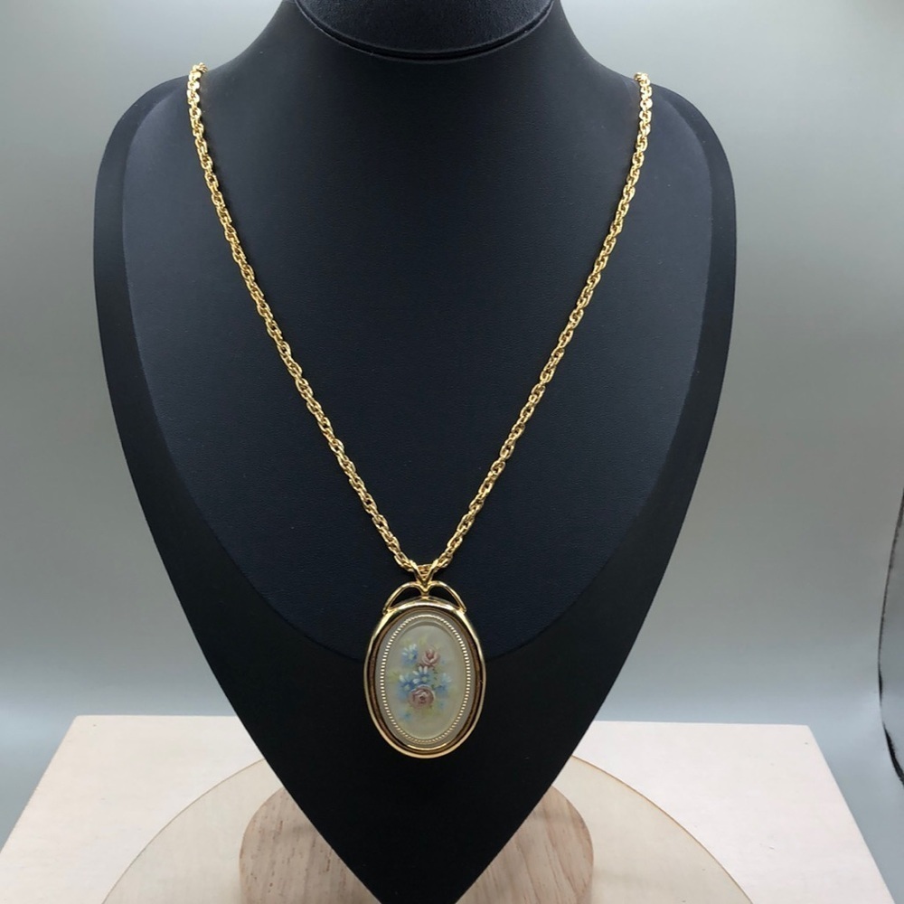Vintage faux locket pendant chain necklace gold tone